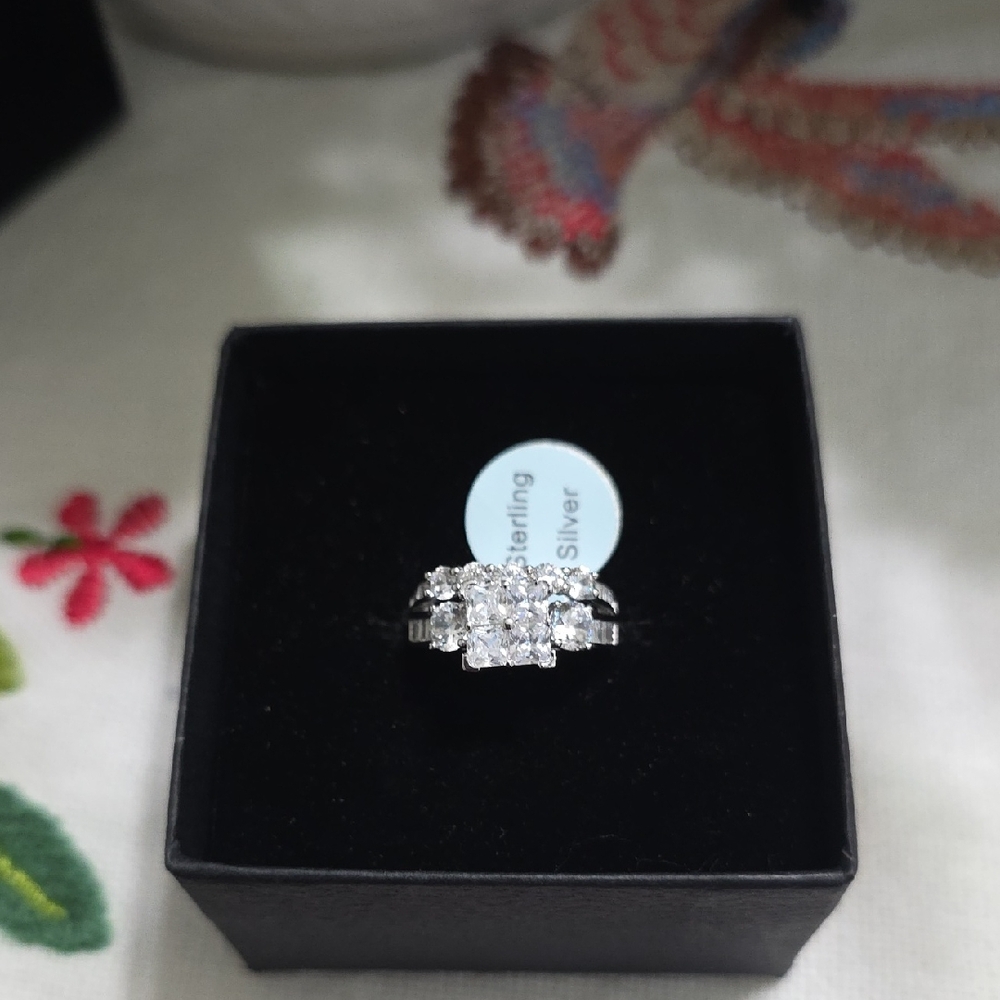 Nwt Sassified Boutique Elegant 925 Silver & CZ Engagement Ring.